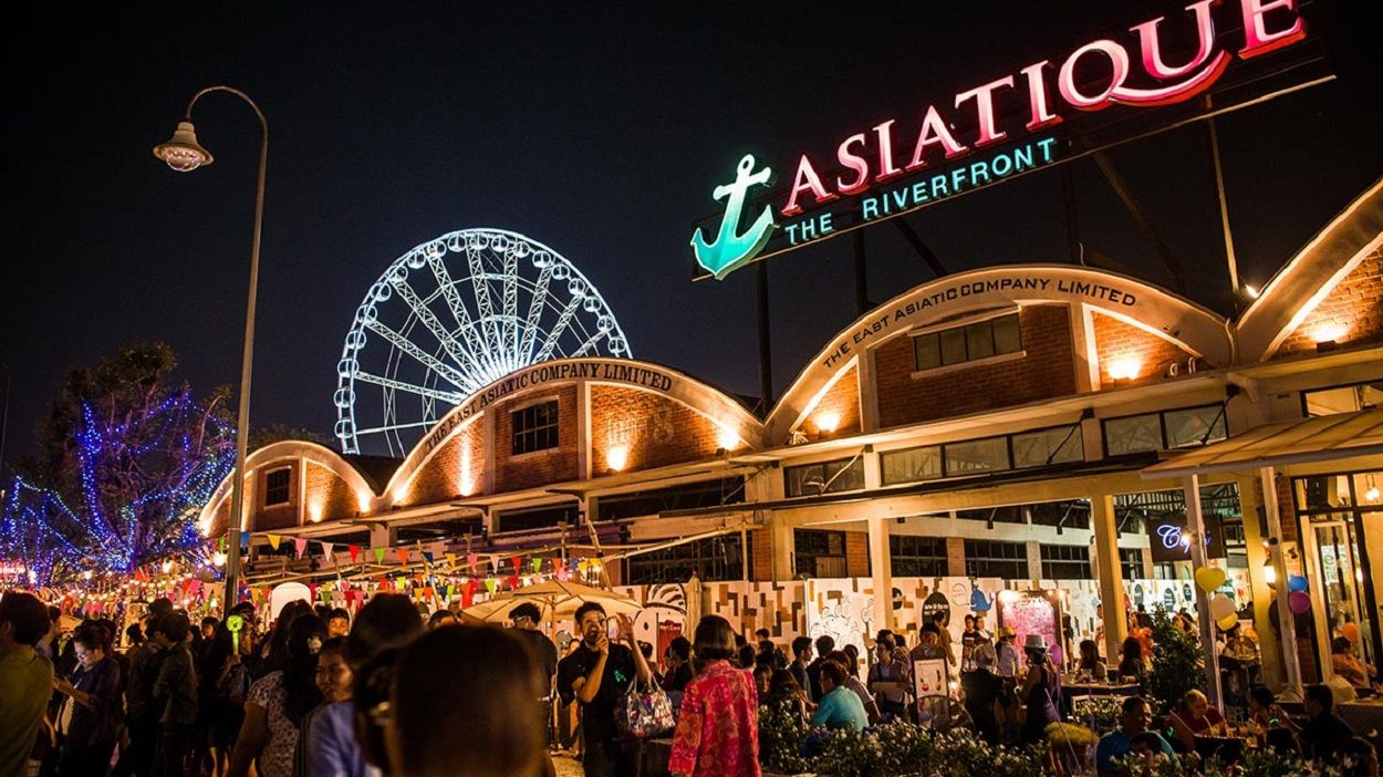 Chợ đêm Asiatiuqe - một điểm kinh doanh đêm nổi bật của Bangkok