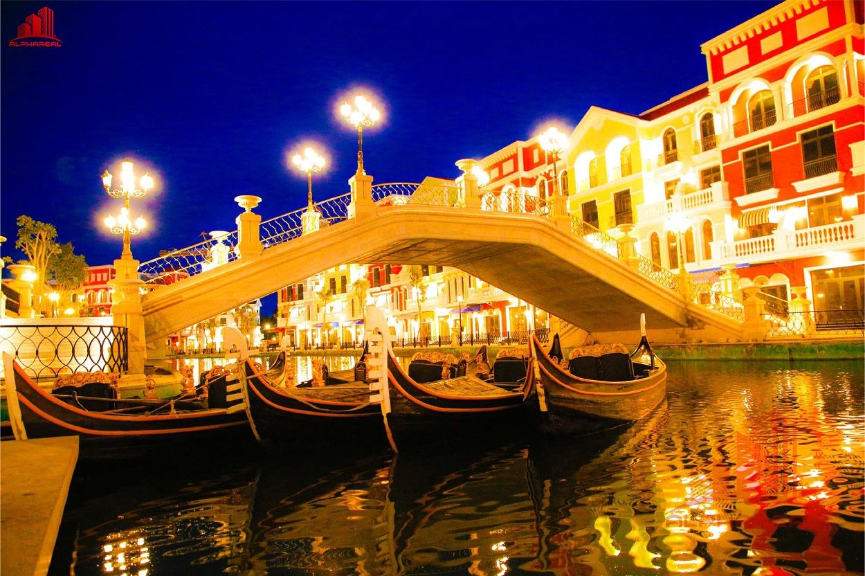 Hình ảnh thực tế tại Kênh đào Venice, dự án Grand World vào ban đêm.